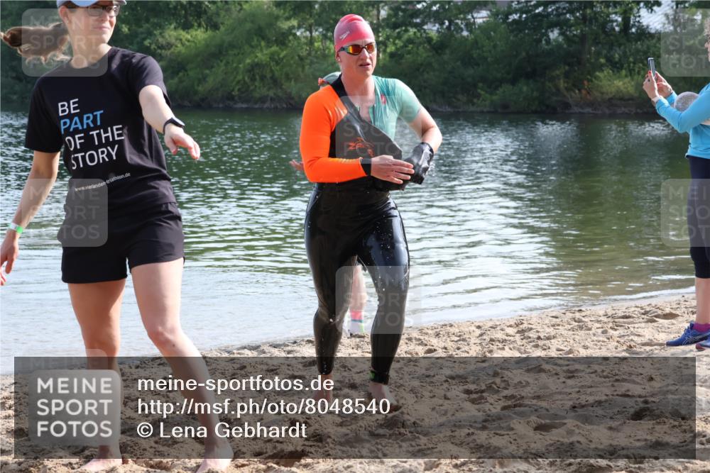 15.06.2025 - 27. Vierlanden-Triathlon Lena Gebhardt http://msf.ph/oto/8048540 15.06.2025 09:04:39 Schwimmen 247 meine-sportfotos.de