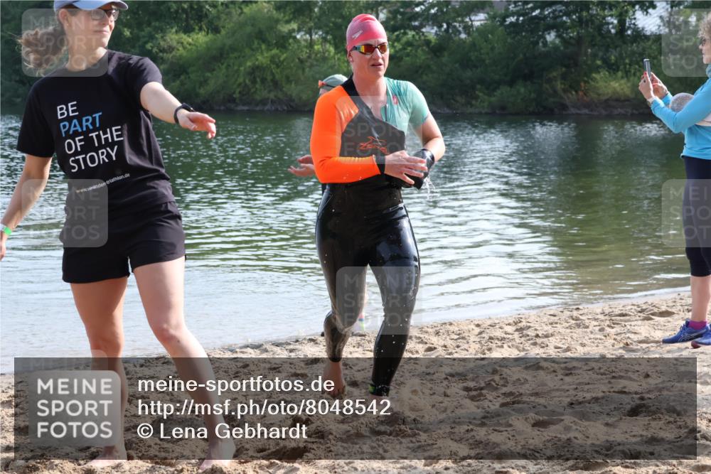 15.06.2025 - 27. Vierlanden-Triathlon Lena Gebhardt http://msf.ph/oto/8048542 15.06.2025 09:04:39 Schwimmen 247 meine-sportfotos.de