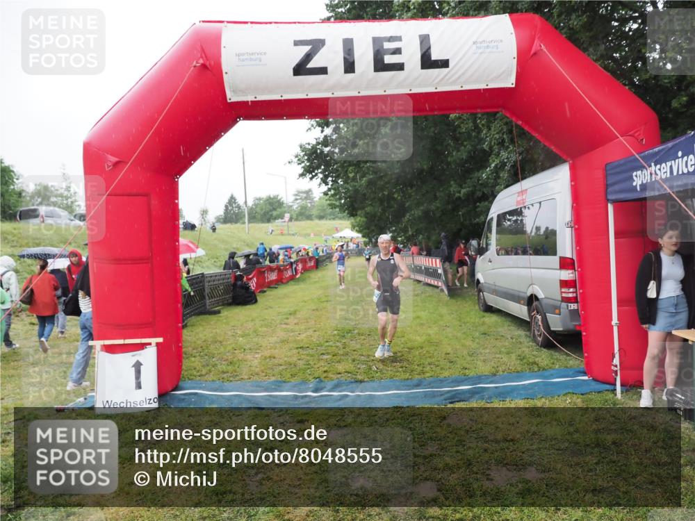 21.06.2025 - 27. Vierlanden-Triathlon MichiJ http://msf.ph/oto/8048555 15.06.2026 14:20:31 Ziel 1242, 1285 meine-sportfotos.de