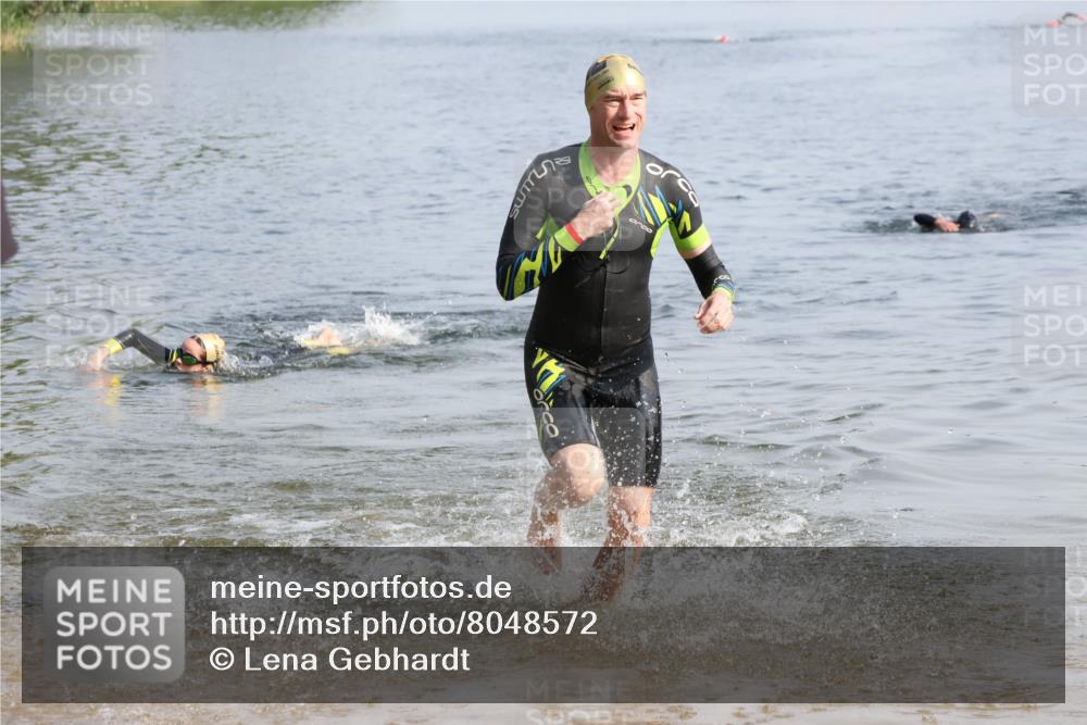 15.06.2025 - 27. Vierlanden-Triathlon Lena Gebhardt http://msf.ph/oto/8048572 15.06.2025 09:04:52 Schwimmen 238 meine-sportfotos.de