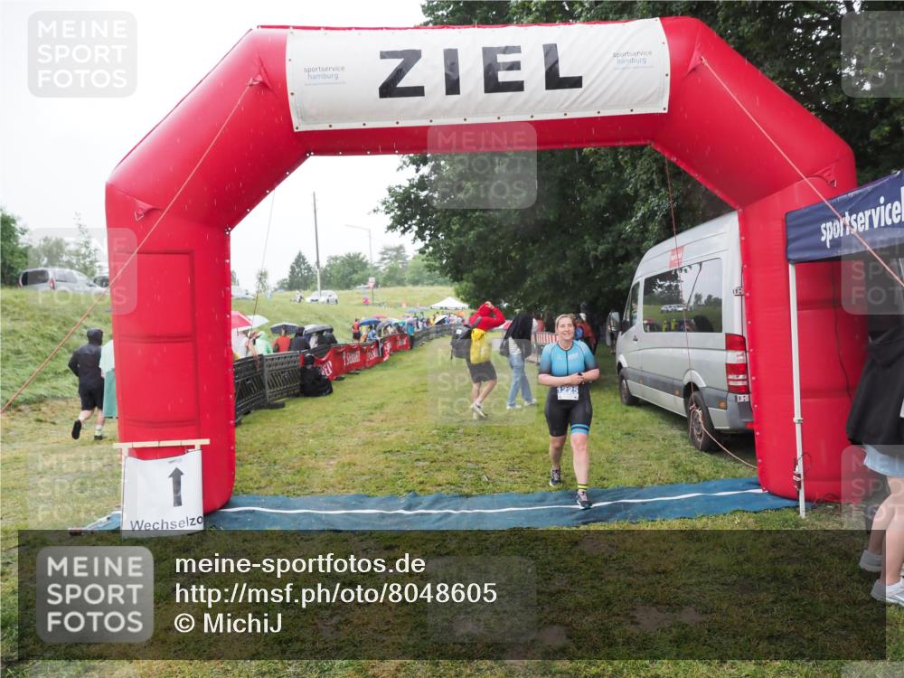 21.06.2025 - 27. Vierlanden-Triathlon MichiJ http://msf.ph/oto/8048605 15.06.2026 14:20:42 Ziel 1225, 1285 meine-sportfotos.de