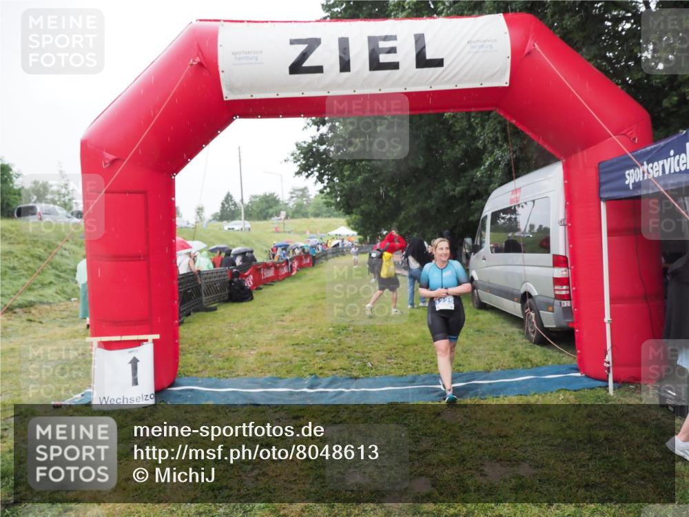 21.06.2025 - 27. Vierlanden-Triathlon MichiJ http://msf.ph/oto/8048613 15.06.2026 14:20:43 Ziel 1225 meine-sportfotos.de