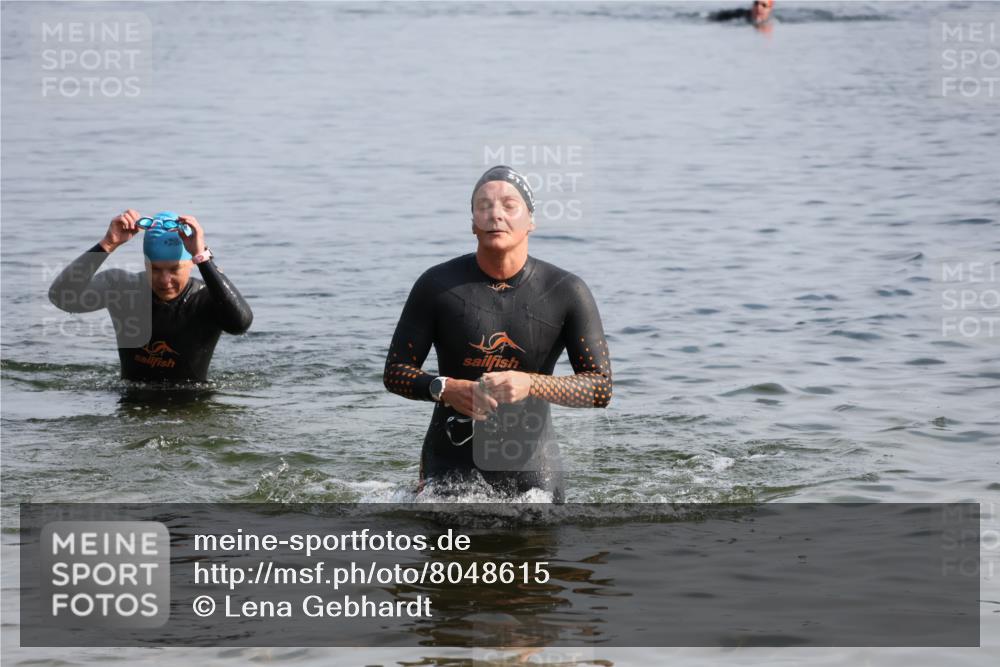 15.06.2025 - 27. Vierlanden-Triathlon Lena Gebhardt http://msf.ph/oto/8048615 15.06.2025 09:05:12 Schwimmen 205, 209, 221, 222 meine-sportfotos.de