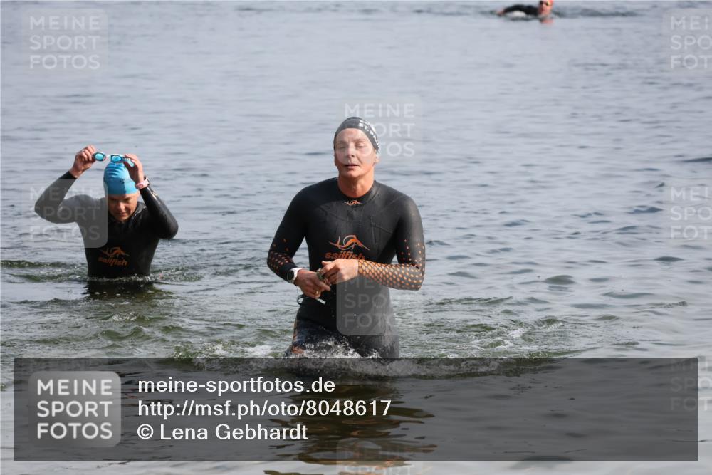15.06.2025 - 27. Vierlanden-Triathlon Lena Gebhardt http://msf.ph/oto/8048617 15.06.2025 09:05:12 Schwimmen 205, 209, 221, 222 meine-sportfotos.de