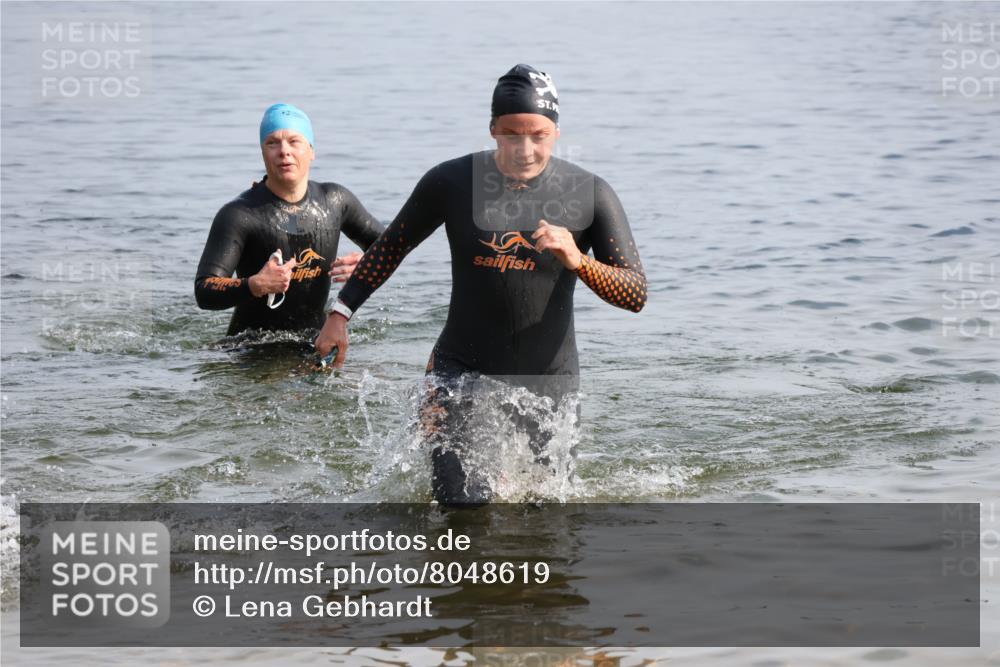 15.06.2025 - 27. Vierlanden-Triathlon Lena Gebhardt http://msf.ph/oto/8048619 15.06.2025 09:05:13 Schwimmen 205, 209, 221, 222 meine-sportfotos.de