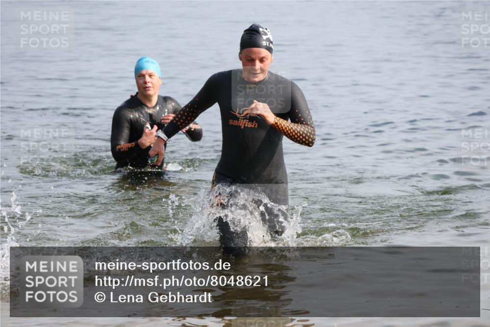 15.06.2025 - 27. Vierlanden-Triathlon Lena Gebhardt http://msf.ph/oto/8048621 15.06.2025 09:05:13 Schwimmen 205, 209, 221, 222 meine-sportfotos.de