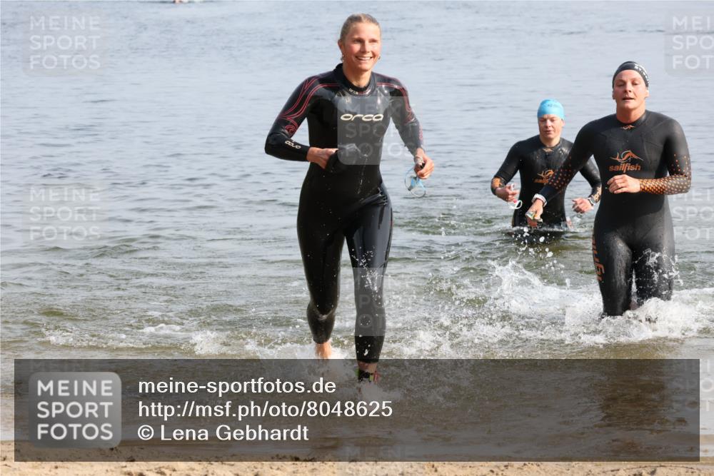 15.06.2025 - 27. Vierlanden-Triathlon Lena Gebhardt http://msf.ph/oto/8048625 15.06.2025 09:05:14 Schwimmen 205, 209, 221, 222 meine-sportfotos.de