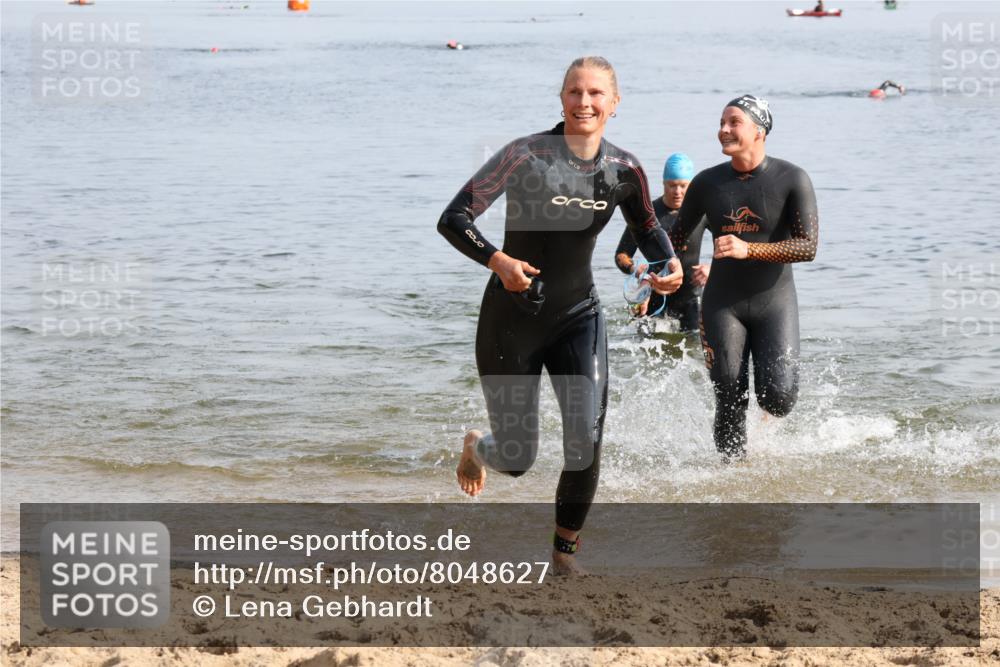 15.06.2025 - 27. Vierlanden-Triathlon Lena Gebhardt http://msf.ph/oto/8048627 15.06.2025 09:05:15 Schwimmen 209, 221, 222 meine-sportfotos.de