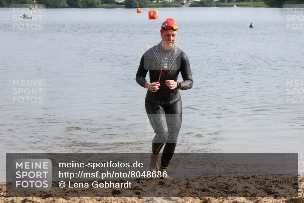 15.06.2025 - 27. Vierlanden-Triathlon Lena Gebhardt http://msf.ph/oto/8048686 15.06.2025 09:06:08 Schwimmen 216 meine-sportfotos.de