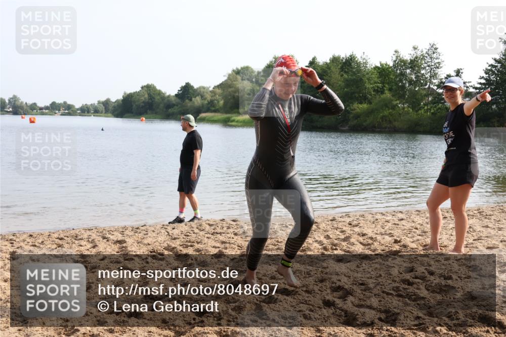 15.06.2025 - 27. Vierlanden-Triathlon Lena Gebhardt http://msf.ph/oto/8048697 15.06.2025 09:06:11 Schwimmen 216 meine-sportfotos.de