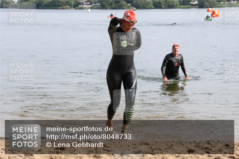 15.06.2025 - 27. Vierlanden-Triathlon Lena Gebhardt http://msf.ph/oto/8048733 15.06.2025 09:06:57 Schwimmen 212, 251 meine-sportfotos.de