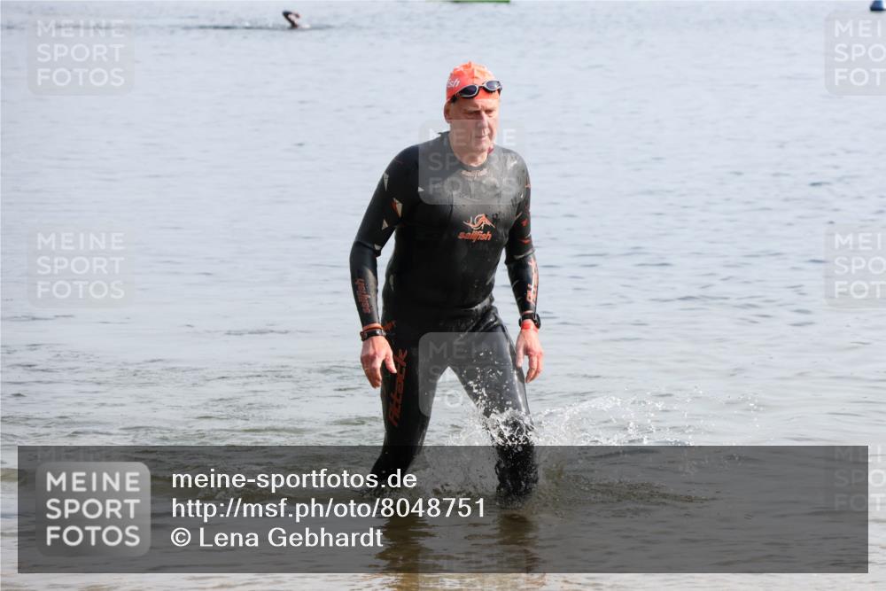 15.06.2025 - 27. Vierlanden-Triathlon Lena Gebhardt http://msf.ph/oto/8048751 15.06.2025 09:07:03 Schwimmen 212, 231, 251 meine-sportfotos.de