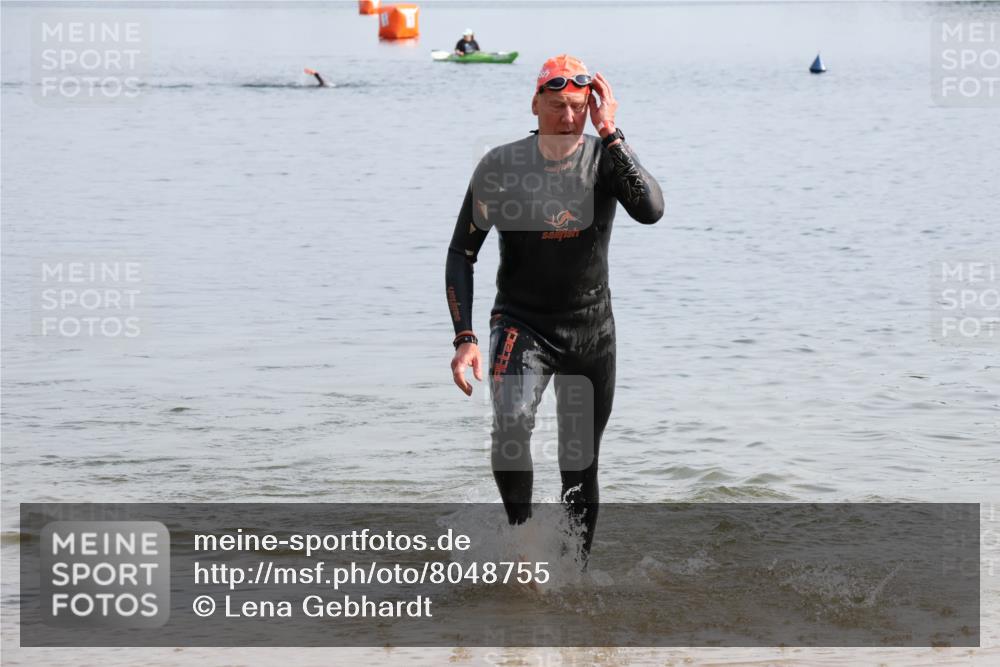 15.06.2025 - 27. Vierlanden-Triathlon Lena Gebhardt http://msf.ph/oto/8048755 15.06.2025 09:07:04 Schwimmen 212, 231, 251 meine-sportfotos.de