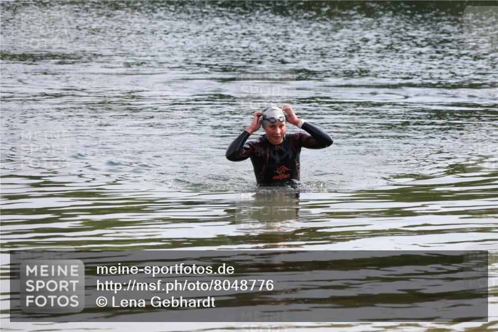 15.06.2025 - 27. Vierlanden-Triathlon Lena Gebhardt http://msf.ph/oto/8048776 15.06.2025 09:08:23 Schwimmen  meine-sportfotos.de