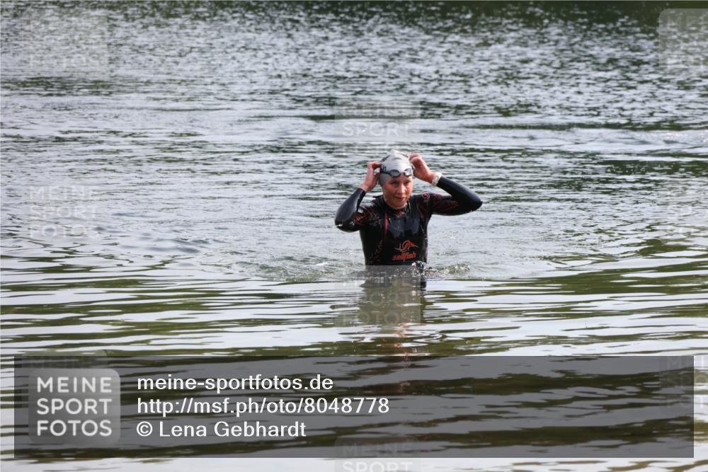 15.06.2025 - 27. Vierlanden-Triathlon Lena Gebhardt http://msf.ph/oto/8048778 15.06.2025 09:08:24 Schwimmen  meine-sportfotos.de