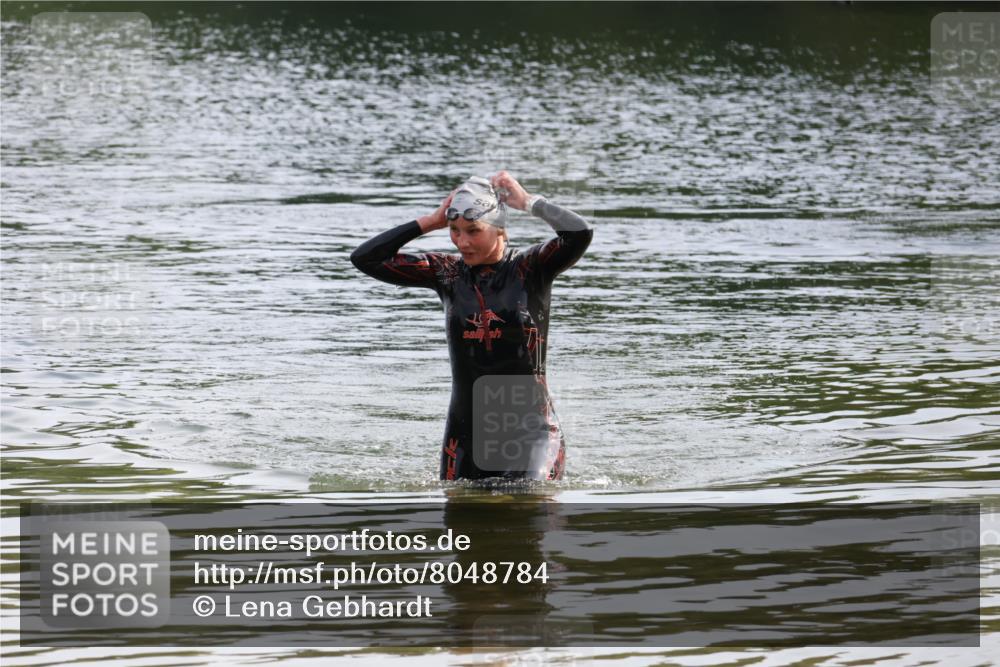 15.06.2025 - 27. Vierlanden-Triathlon Lena Gebhardt http://msf.ph/oto/8048784 15.06.2025 09:08:26 Schwimmen 226 meine-sportfotos.de