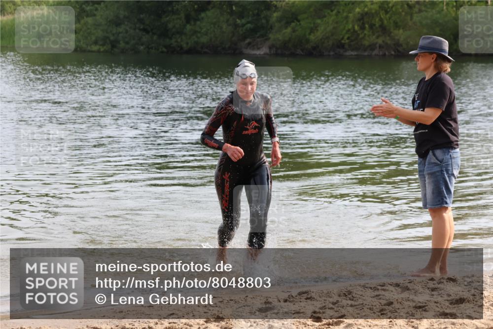 15.06.2025 - 27. Vierlanden-Triathlon Lena Gebhardt http://msf.ph/oto/8048803 15.06.2025 09:08:32 Schwimmen 226 meine-sportfotos.de