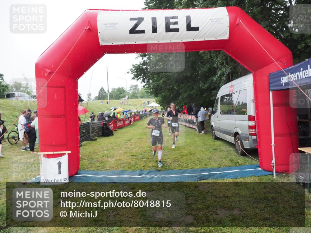 21.06.2025 - 27. Vierlanden-Triathlon MichiJ http://msf.ph/oto/8048815 15.06.2026 14:22:06 Ziel 1215, 1263, 1315 meine-sportfotos.de