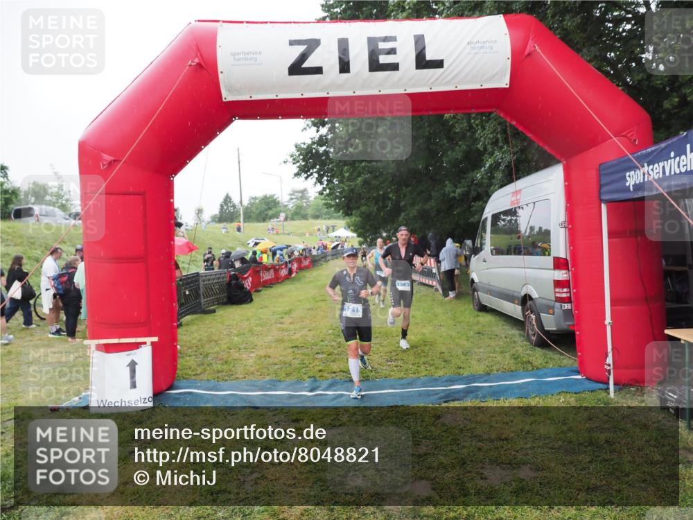 21.06.2025 - 27. Vierlanden-Triathlon MichiJ http://msf.ph/oto/8048821 15.06.2026 14:22:06 Ziel 1215, 1263, 1315 meine-sportfotos.de