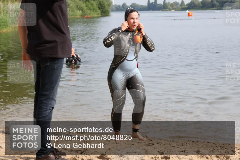 15.06.2025 - 27. Vierlanden-Triathlon Lena Gebhardt http://msf.ph/oto/8048825 15.06.2025 09:08:52 Schwimmen 199 meine-sportfotos.de