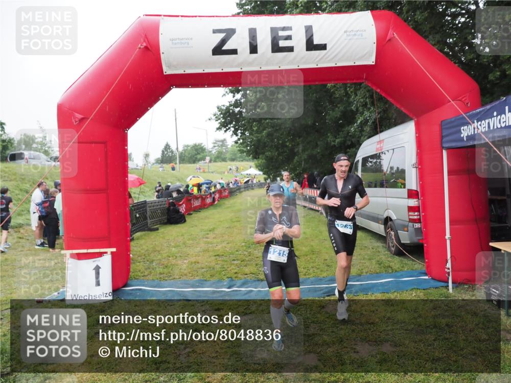 21.06.2025 - 27. Vierlanden-Triathlon MichiJ http://msf.ph/oto/8048836 15.06.2026 14:22:07 Ziel 1215, 1263, 1315 meine-sportfotos.de