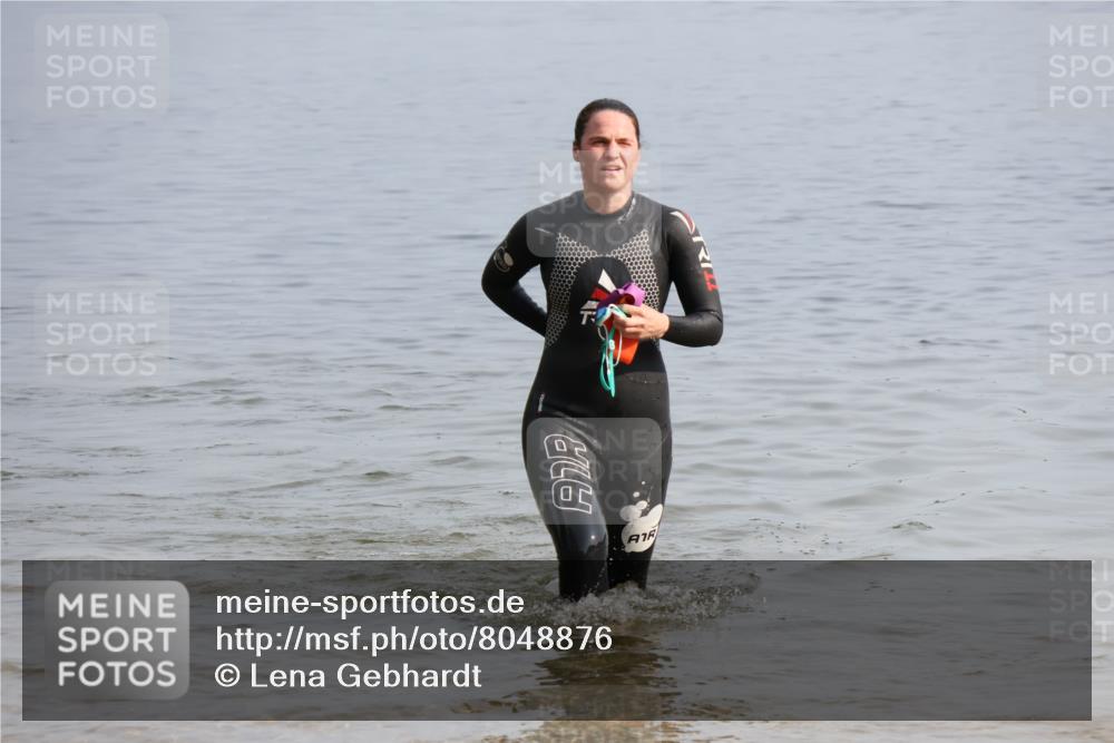 15.06.2025 - 27. Vierlanden-Triathlon Lena Gebhardt http://msf.ph/oto/8048876 15.06.2025 09:09:09 Schwimmen 204 meine-sportfotos.de