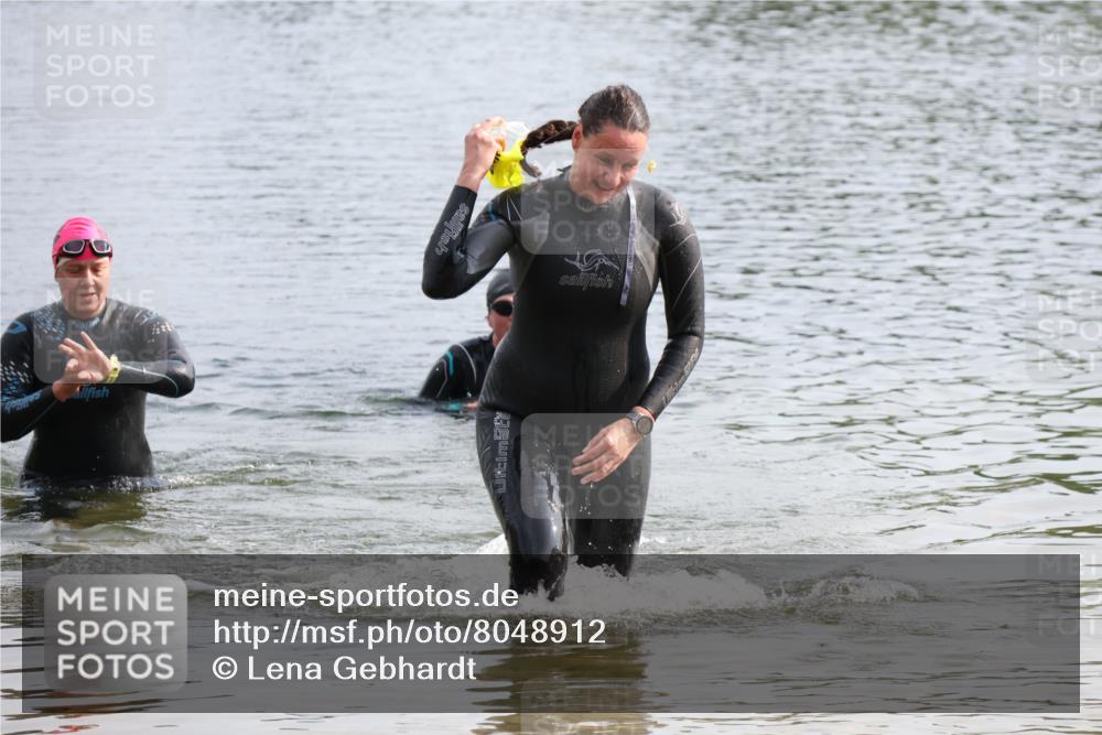 15.06.2025 - 27. Vierlanden-Triathlon Lena Gebhardt http://msf.ph/oto/8048912 15.06.2025 09:10:12 Schwimmen 213 meine-sportfotos.de