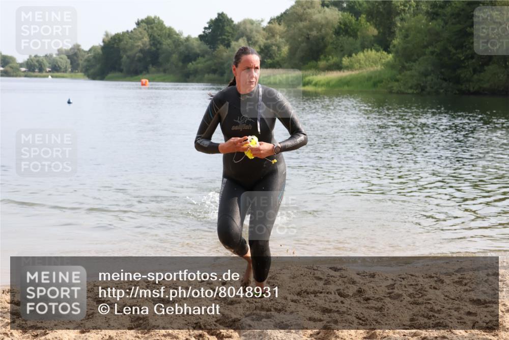 15.06.2025 - 27. Vierlanden-Triathlon Lena Gebhardt http://msf.ph/oto/8048931 15.06.2025 09:10:16 Schwimmen 213, 218, 250 meine-sportfotos.de