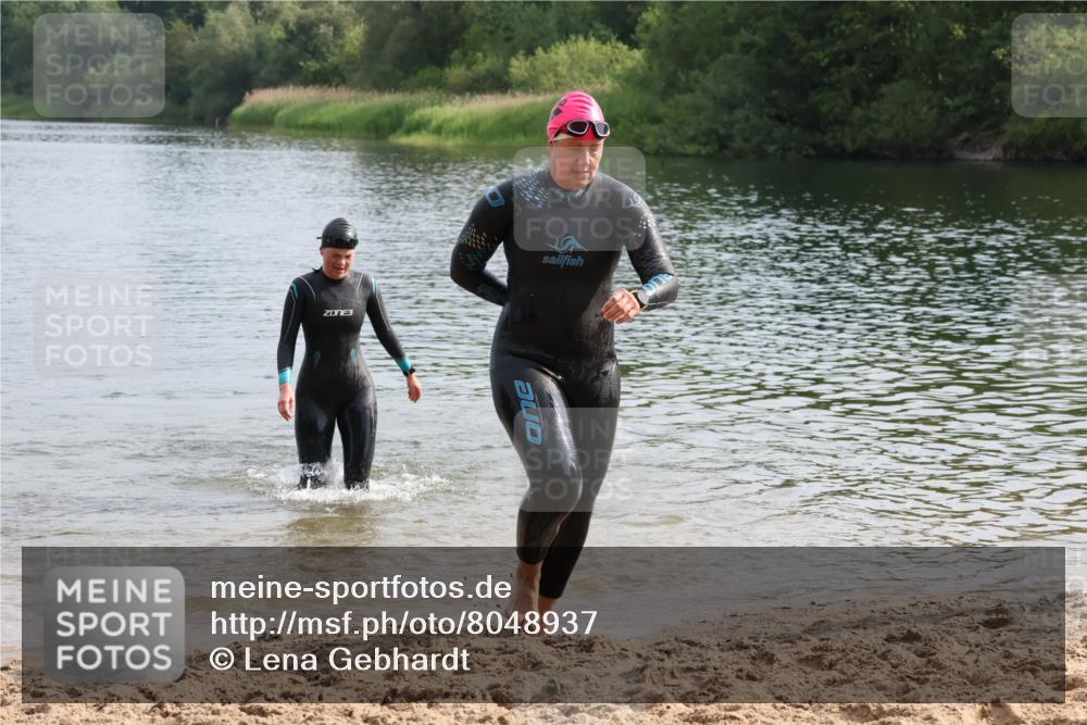15.06.2025 - 27. Vierlanden-Triathlon Lena Gebhardt http://msf.ph/oto/8048937 15.06.2025 09:10:19 Schwimmen 213, 218, 250 meine-sportfotos.de