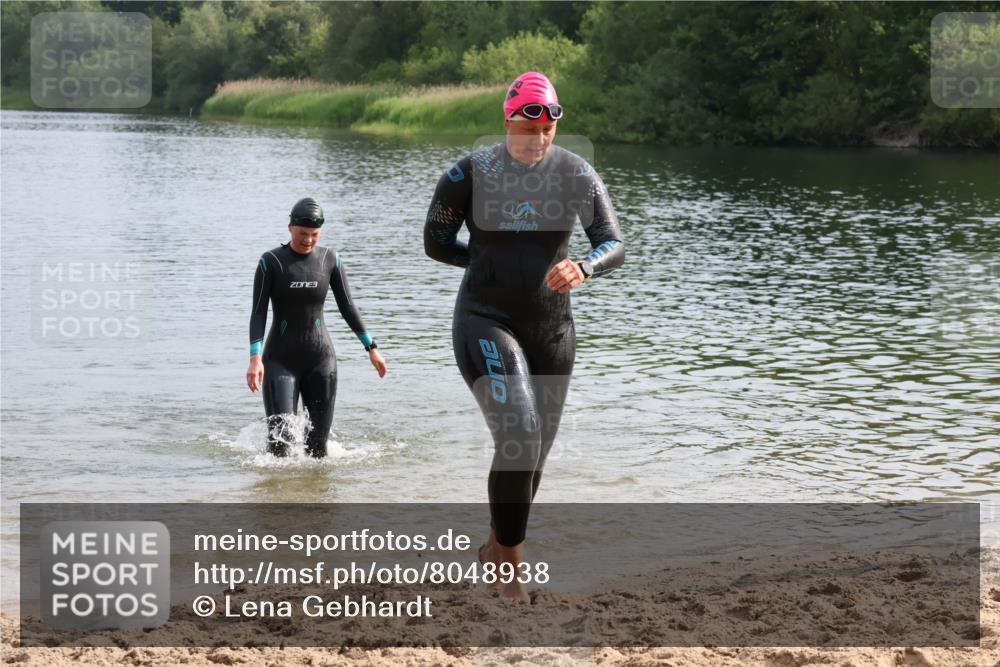 15.06.2025 - 27. Vierlanden-Triathlon Lena Gebhardt http://msf.ph/oto/8048938 15.06.2025 09:10:20 Schwimmen 213, 218, 250 meine-sportfotos.de