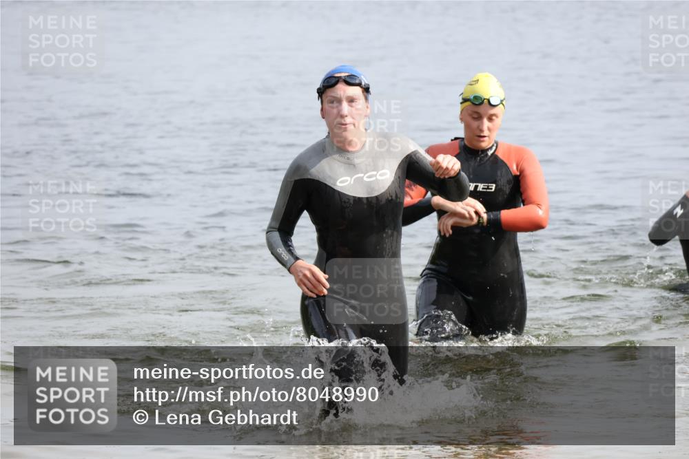 15.06.2025 - 27. Vierlanden-Triathlon Lena Gebhardt http://msf.ph/oto/8048990 15.06.2025 09:11:54 Schwimmen 201, 215, 229, 245 meine-sportfotos.de