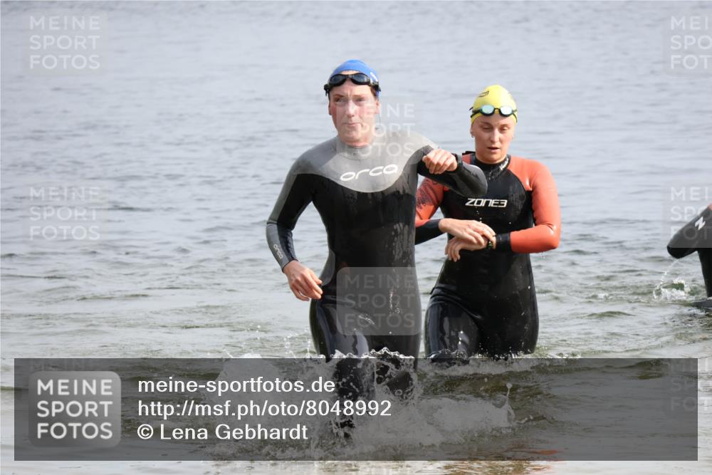 15.06.2025 - 27. Vierlanden-Triathlon Lena Gebhardt http://msf.ph/oto/8048992 15.06.2025 09:11:54 Schwimmen 201, 215, 229, 245 meine-sportfotos.de