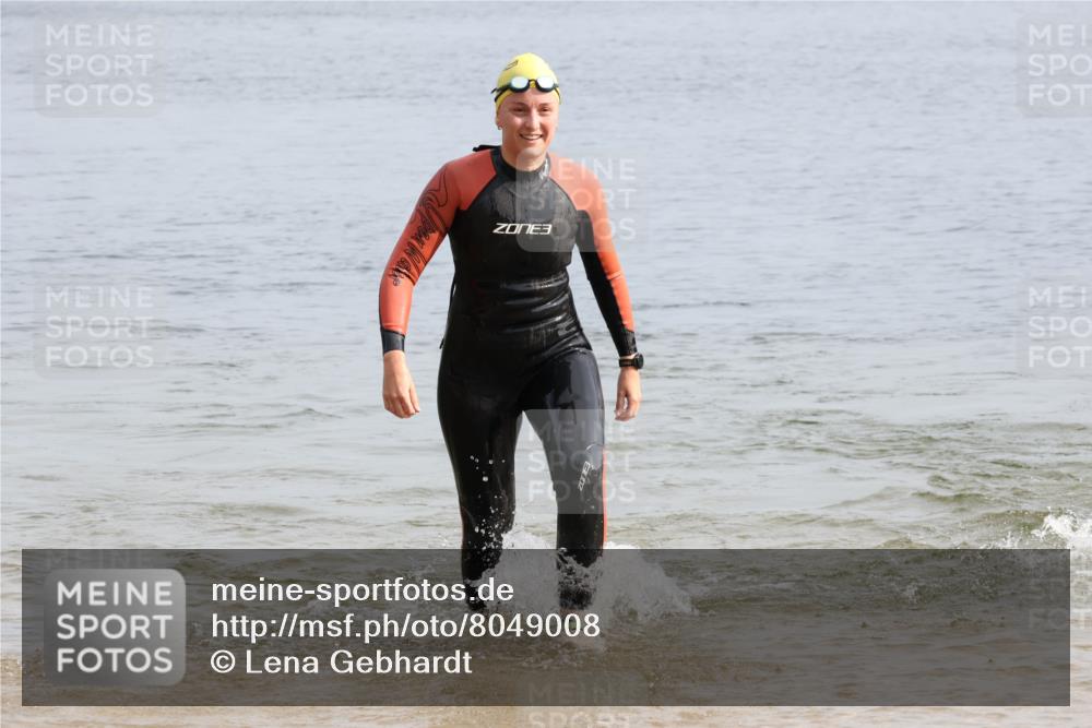 15.06.2025 - 27. Vierlanden-Triathlon Lena Gebhardt http://msf.ph/oto/8049008 15.06.2025 09:11:59 Schwimmen 201, 215, 229, 245 meine-sportfotos.de