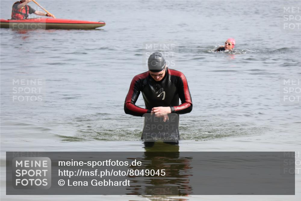 15.06.2025 - 27. Vierlanden-Triathlon Lena Gebhardt http://msf.ph/oto/8049045 15.06.2025 09:13:23 Schwimmen 237 meine-sportfotos.de
