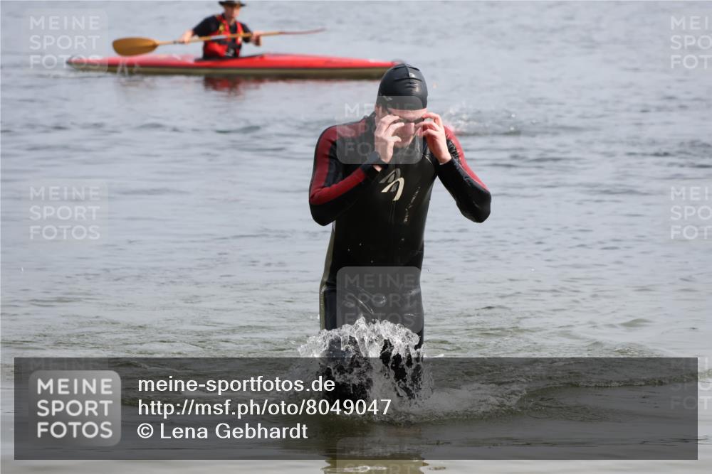 15.06.2025 - 27. Vierlanden-Triathlon Lena Gebhardt http://msf.ph/oto/8049047 15.06.2025 09:13:26 Schwimmen 237 meine-sportfotos.de