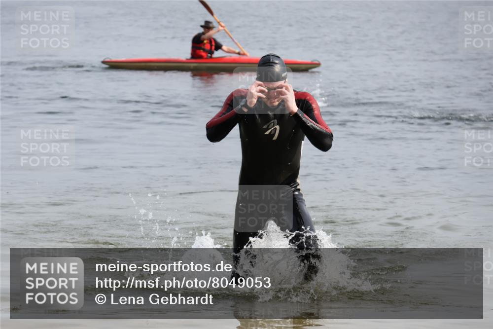 15.06.2025 - 27. Vierlanden-Triathlon Lena Gebhardt http://msf.ph/oto/8049053 15.06.2025 09:13:27 Schwimmen 237 meine-sportfotos.de