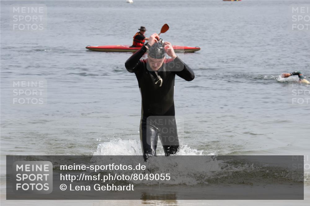 15.06.2025 - 27. Vierlanden-Triathlon Lena Gebhardt http://msf.ph/oto/8049055 15.06.2025 09:13:27 Schwimmen 237 meine-sportfotos.de