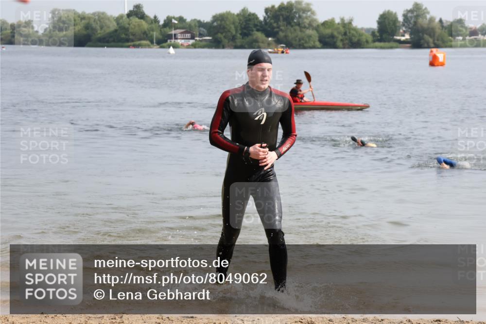 15.06.2025 - 27. Vierlanden-Triathlon Lena Gebhardt http://msf.ph/oto/8049062 15.06.2025 09:13:30 Schwimmen 237 meine-sportfotos.de