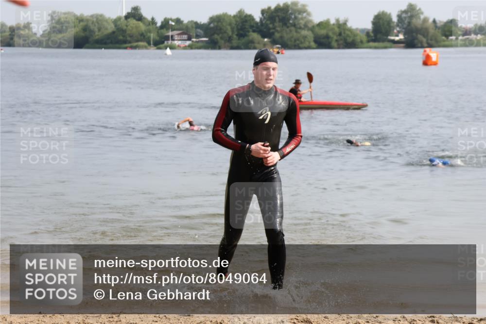 15.06.2025 - 27. Vierlanden-Triathlon Lena Gebhardt http://msf.ph/oto/8049064 15.06.2025 09:13:30 Schwimmen 237 meine-sportfotos.de