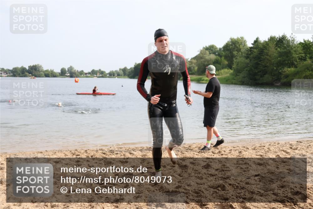15.06.2025 - 27. Vierlanden-Triathlon Lena Gebhardt http://msf.ph/oto/8049073 15.06.2025 09:13:33 Schwimmen 237 meine-sportfotos.de