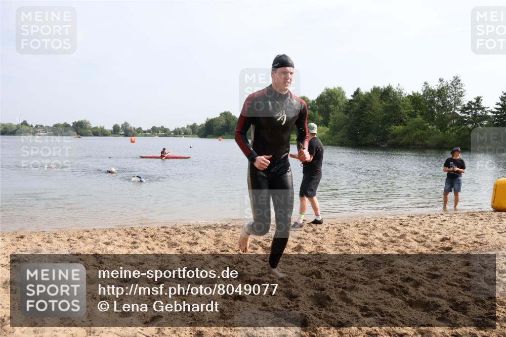 15.06.2025 - 27. Vierlanden-Triathlon Lena Gebhardt http://msf.ph/oto/8049077 15.06.2025 09:13:33 Schwimmen 237 meine-sportfotos.de