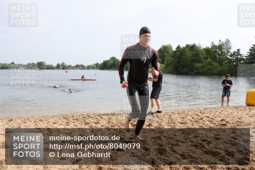 15.06.2025 - 27. Vierlanden-Triathlon Lena Gebhardt http://msf.ph/oto/8049079 15.06.2025 09:13:33 Schwimmen 237 meine-sportfotos.de