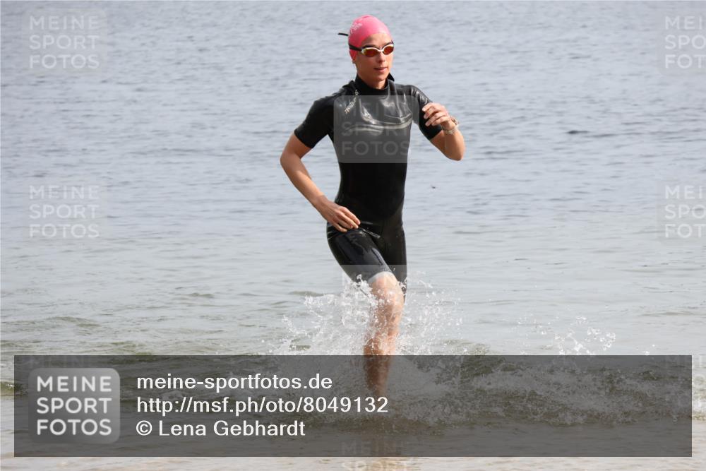 15.06.2025 - 27. Vierlanden-Triathlon Lena Gebhardt http://msf.ph/oto/8049132 15.06.2025 09:13:57 Schwimmen 198, 203, 228 meine-sportfotos.de