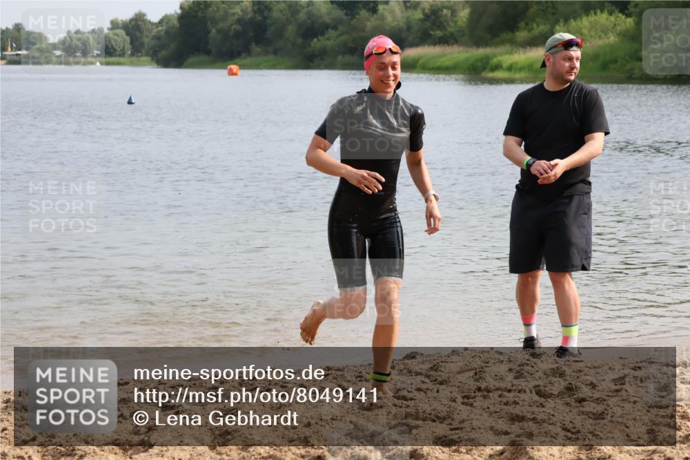 15.06.2025 - 27. Vierlanden-Triathlon Lena Gebhardt http://msf.ph/oto/8049141 15.06.2025 09:14:00 Schwimmen 198, 228 meine-sportfotos.de