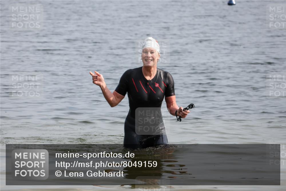 15.06.2025 - 27. Vierlanden-Triathlon Lena Gebhardt http://msf.ph/oto/8049159 15.06.2025 09:22:58 Schwimmen  meine-sportfotos.de