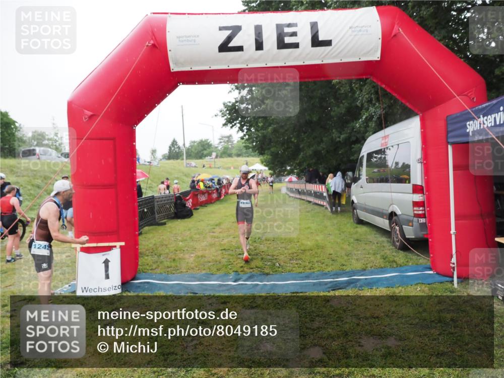 21.06.2025 - 27. Vierlanden-Triathlon MichiJ http://msf.ph/oto/8049185 15.06.2026 14:23:45 Ziel 1184, 1247, 1308 meine-sportfotos.de