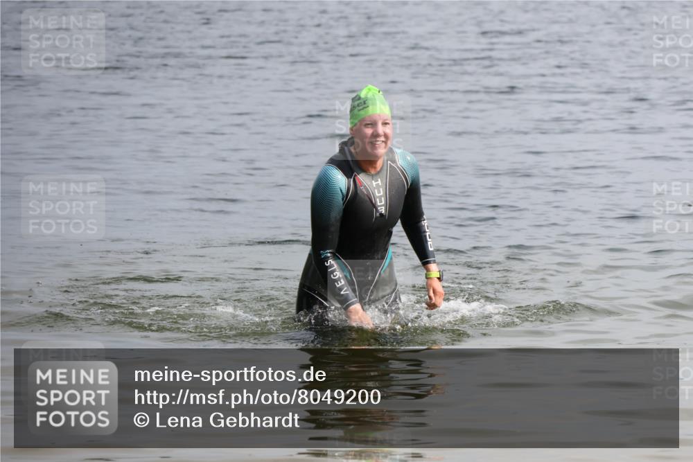 15.06.2025 - 27. Vierlanden-Triathlon Lena Gebhardt http://msf.ph/oto/8049200 15.06.2025 09:24:53 Schwimmen 207 meine-sportfotos.de