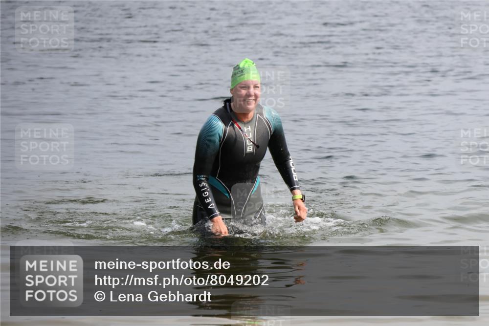 15.06.2025 - 27. Vierlanden-Triathlon Lena Gebhardt http://msf.ph/oto/8049202 15.06.2025 09:24:53 Schwimmen 207 meine-sportfotos.de