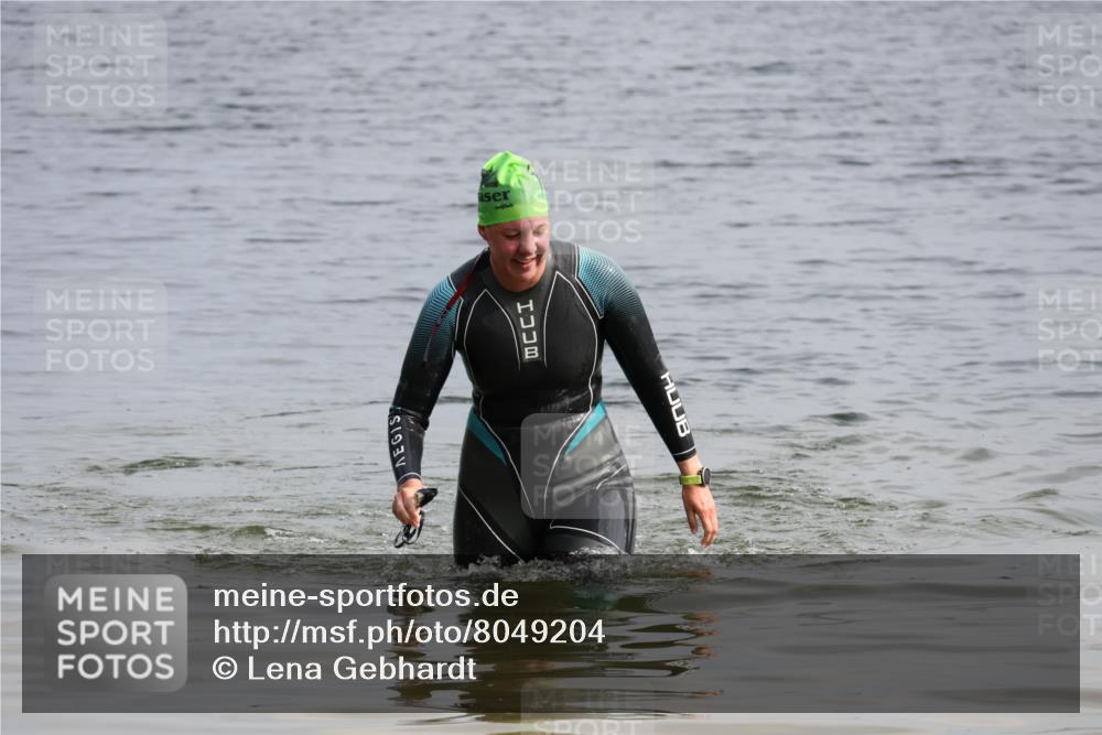 15.06.2025 - 27. Vierlanden-Triathlon Lena Gebhardt http://msf.ph/oto/8049204 15.06.2025 09:24:54 Schwimmen 207 meine-sportfotos.de