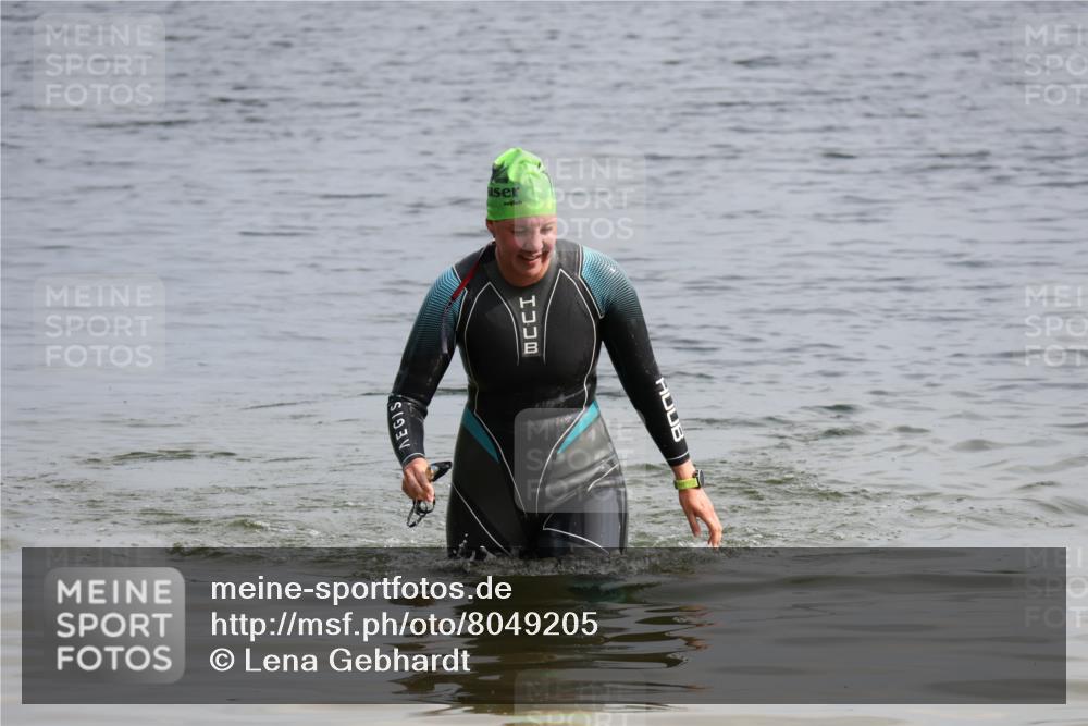 15.06.2025 - 27. Vierlanden-Triathlon Lena Gebhardt http://msf.ph/oto/8049205 15.06.2025 09:24:54 Schwimmen 207 meine-sportfotos.de